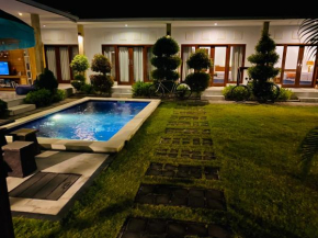 Villa Pintu Biru
